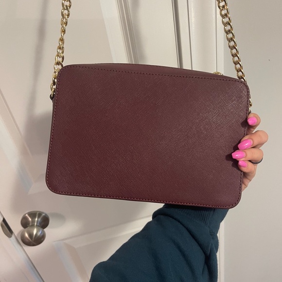 Michael Kors burgundy jet set crossbody bag - Picture 4 of 9